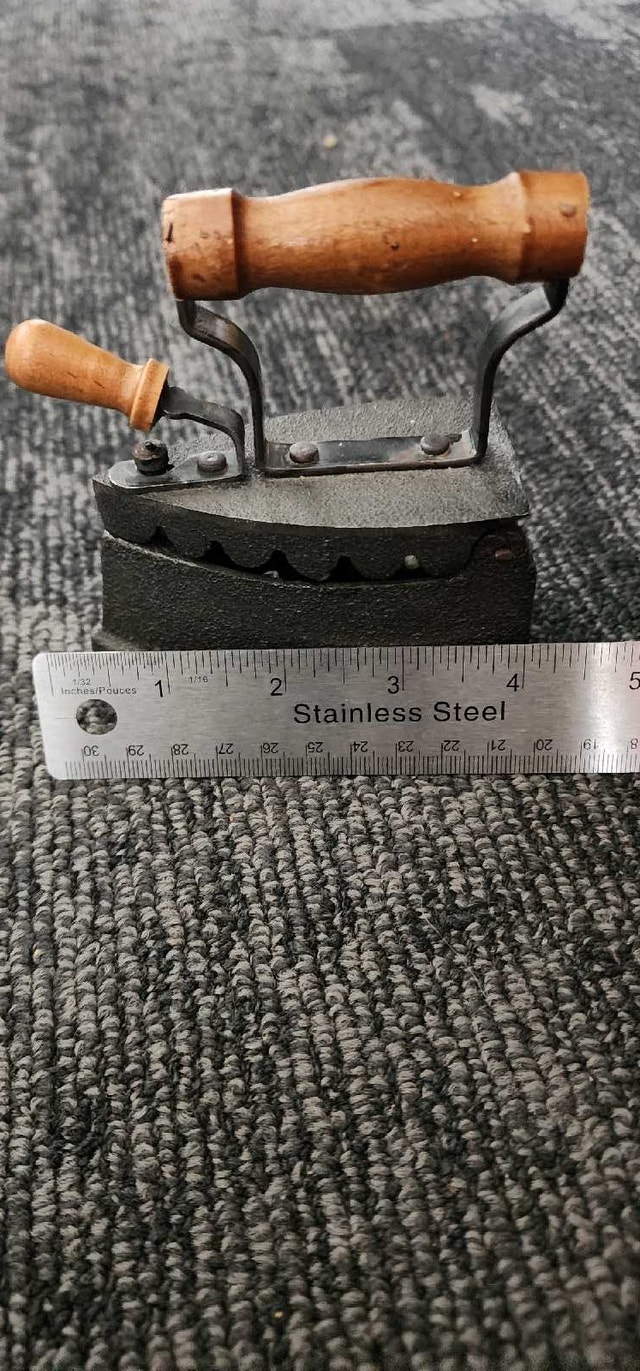 Vintage Mini Cast Iron Sad Iron - photo 2