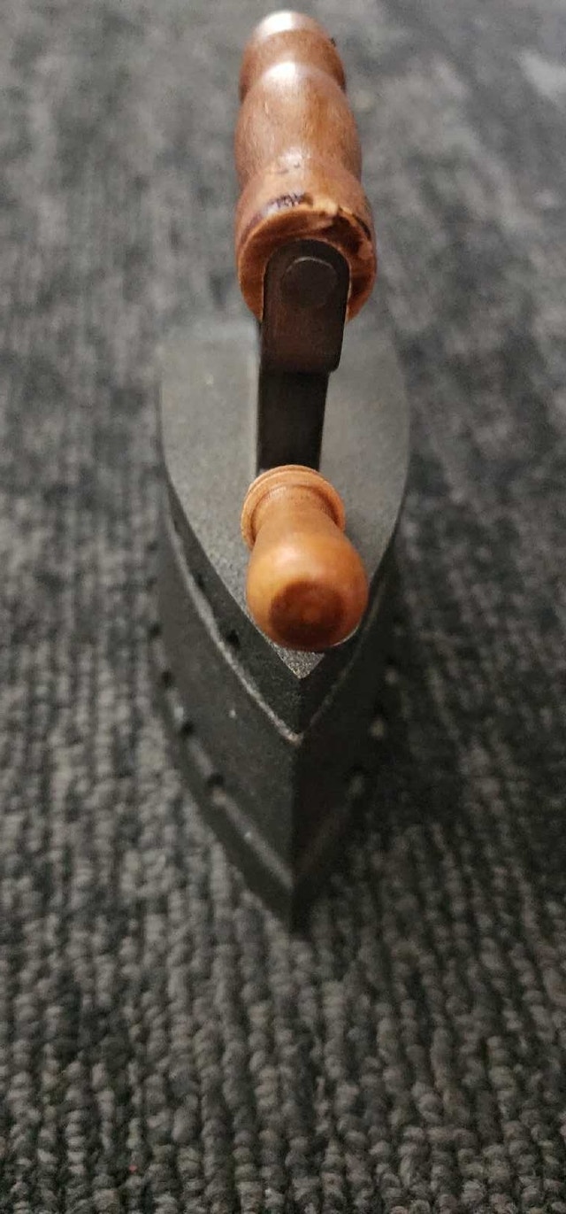 Vintage Mini Cast Iron Sad Iron - photo 4