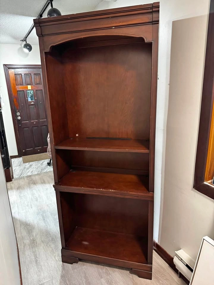Wooden display shelf