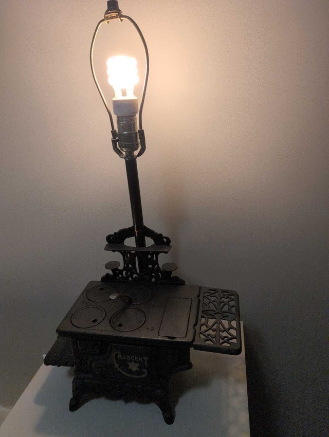 crescent cast iron stove vintage lamp - photo 2