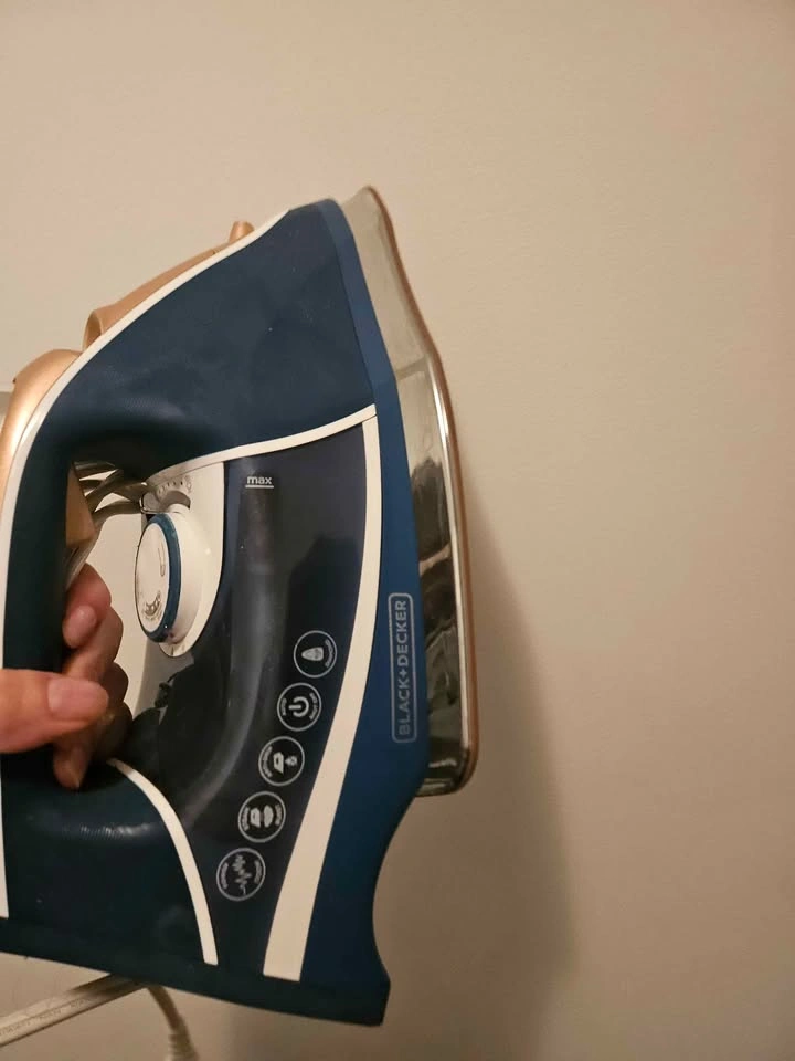 Black+Decker Steam Iron - photo 2