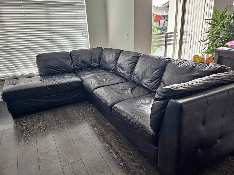 🛋️ Black Sectional Sofa