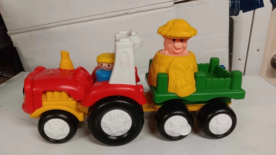Fisher-Price Little People Tractor with Trailer - photo 3