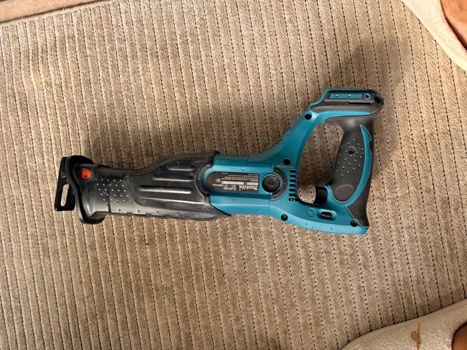 Makita Cordless Reciprocating Saw (Sawzall) – Tool Only