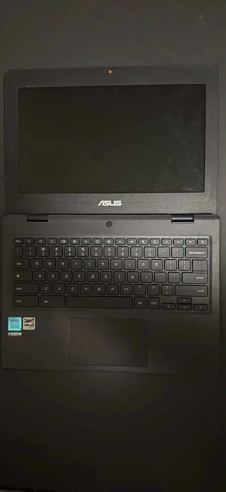 School Chromebook (For Parts / Not Turning On) 💻⚠️ - photo 2