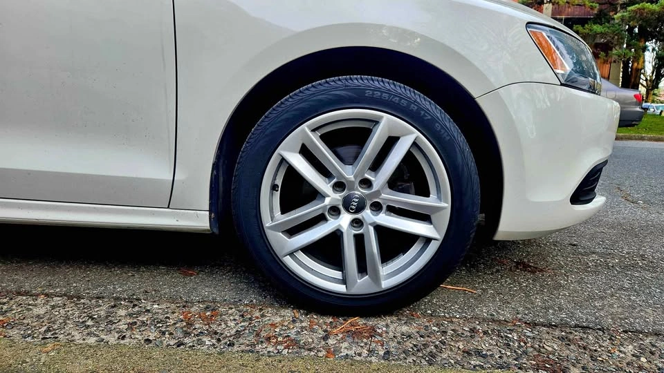 Audi A4 Split Spoke Wheels and Continental Tires