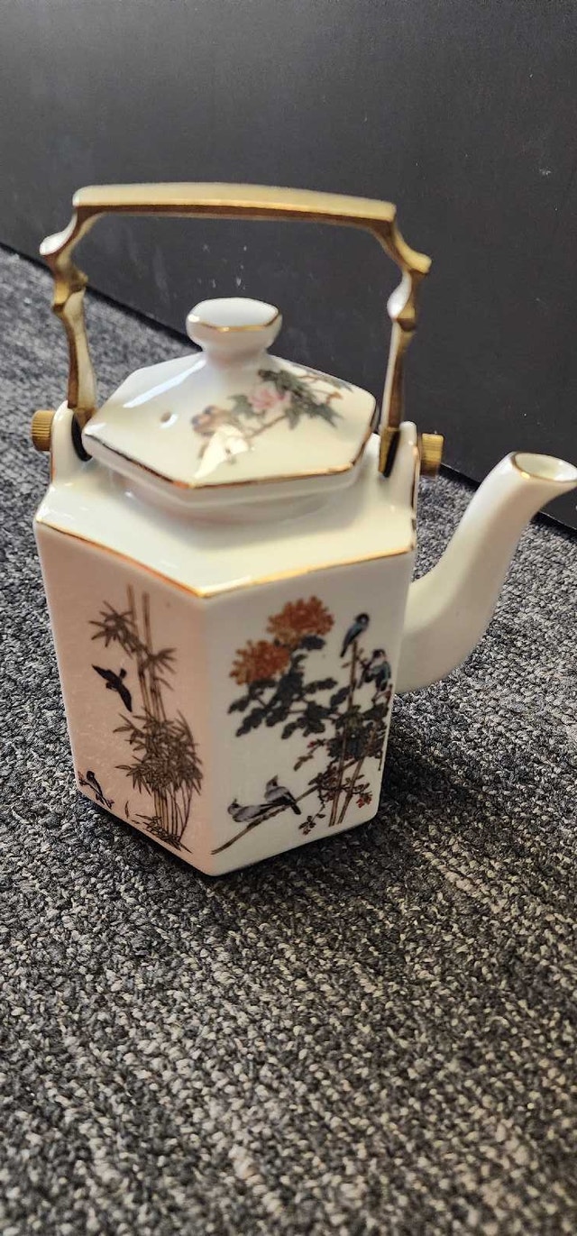 Vintage Japanese Porcelain Teapot - photo 3