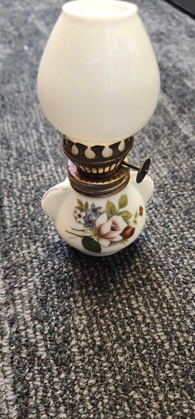 Miniature Floral Oil Lamp - photo 3