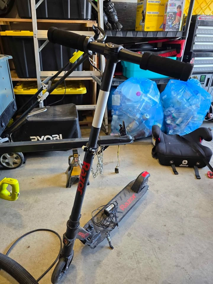 Kids Razor Power A2 Electric Scooter - photo 2