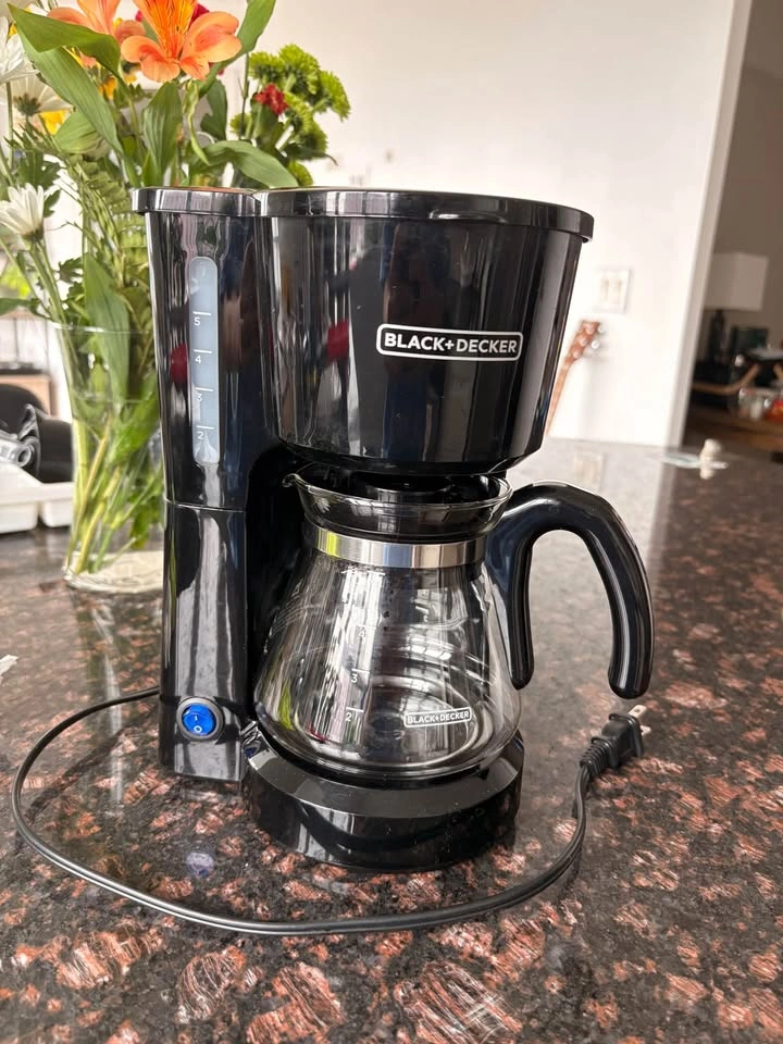 Small 5-cup coffee maker - photo 2