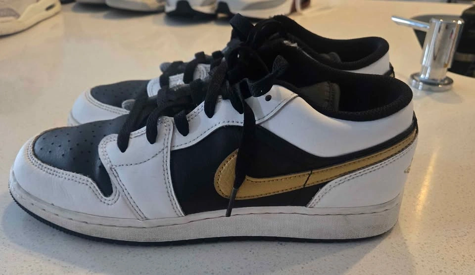 Jordan 1 Low Gold Youth 7 - photo 2