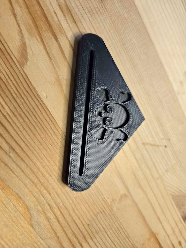 3D Printed Toothpaste Squeezer – Black Skull Design – Tube Rolle