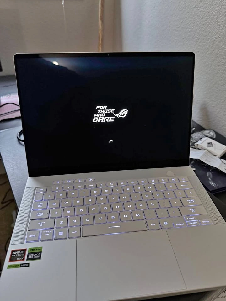 ASUS ROG Zephyrus G14 GA403WM — RTX 5060 / Ryzen AI 9 / OLED