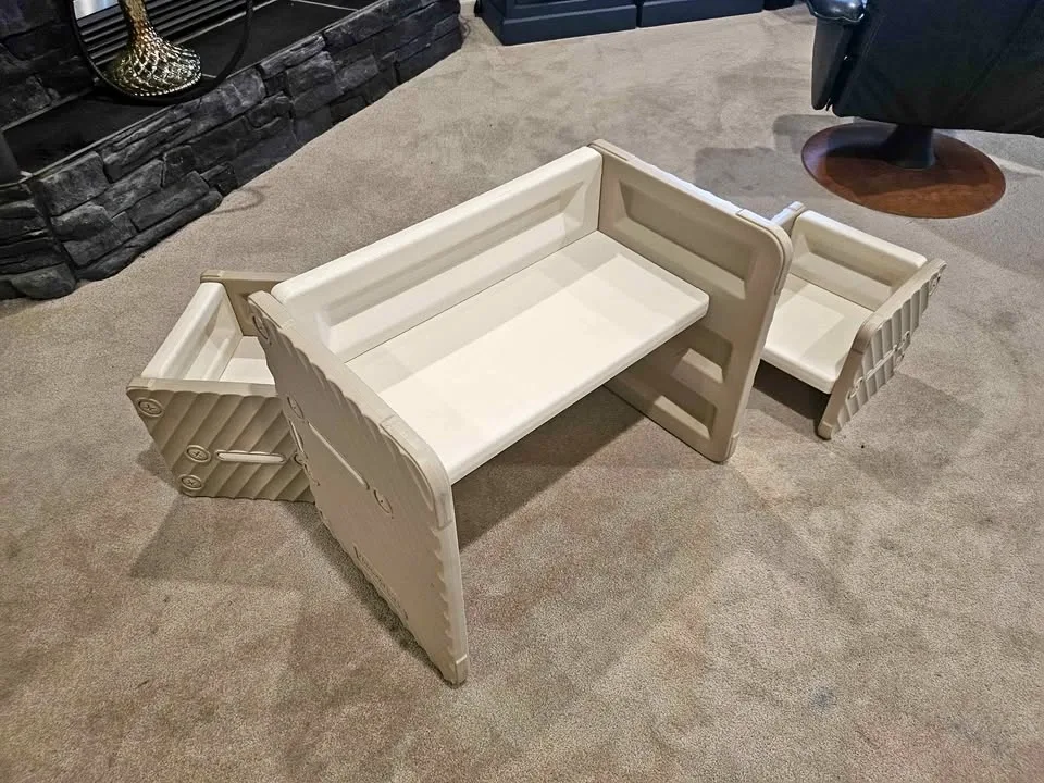 Kids table and chair set (brown)