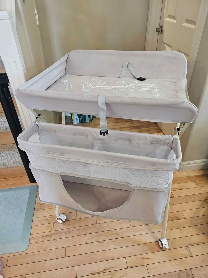 baby diaper changing stand with storage and foldable - photo 2
