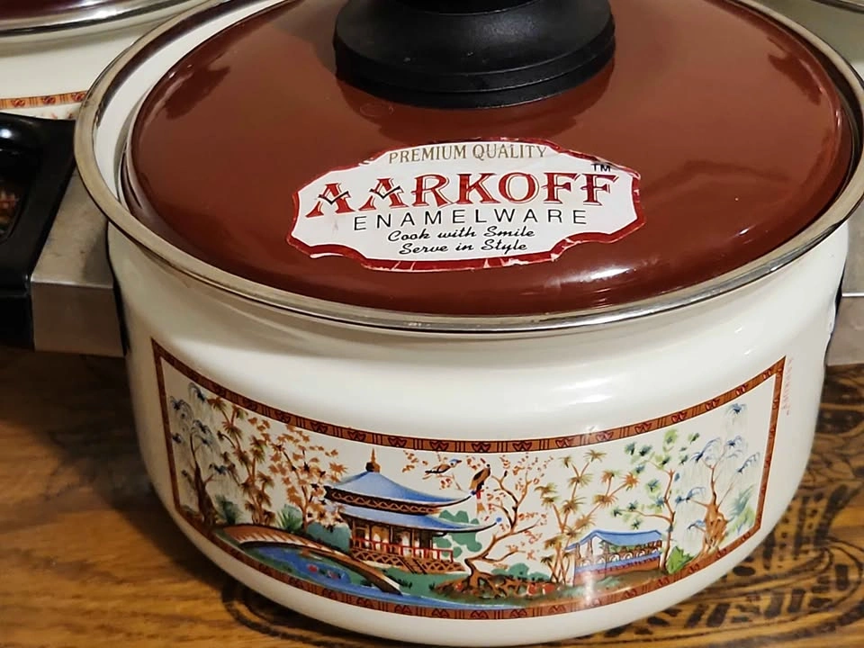 Aarkoff Enamelware Pot Set of 3 With Lids - photo 2