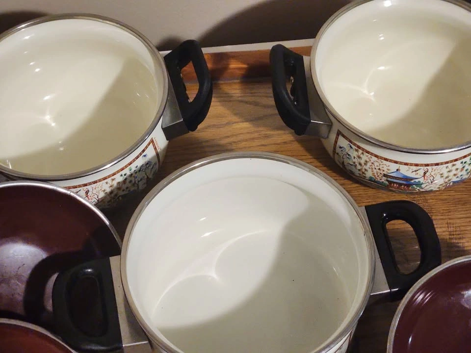 Aarkoff Enamelware Pot Set of 3 With Lids - photo 4