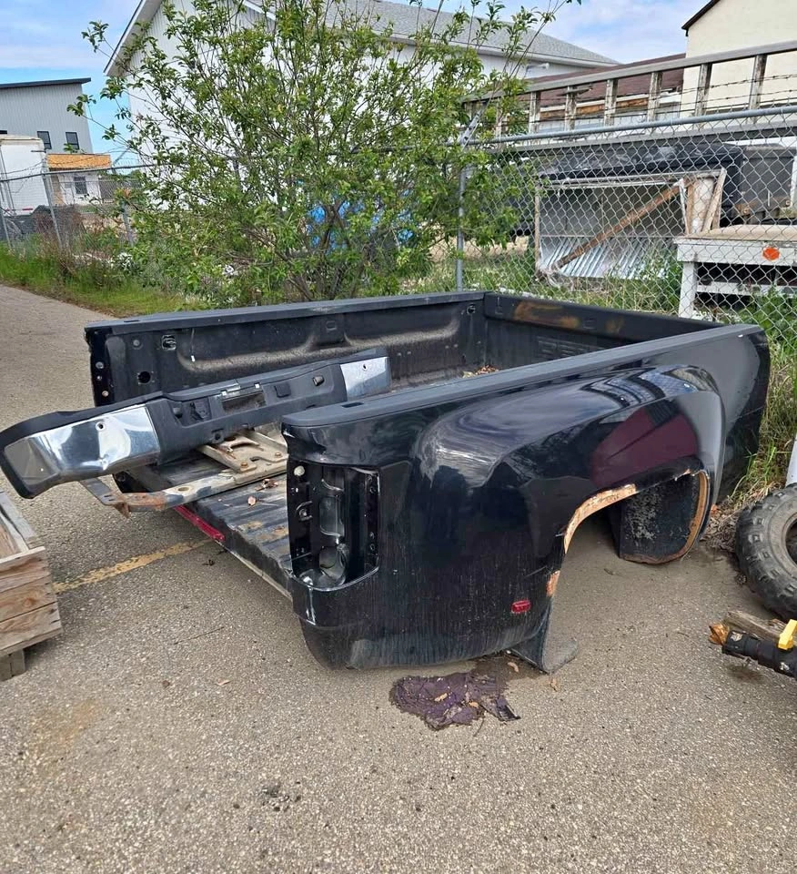 2016 GMC 3500 DRW box