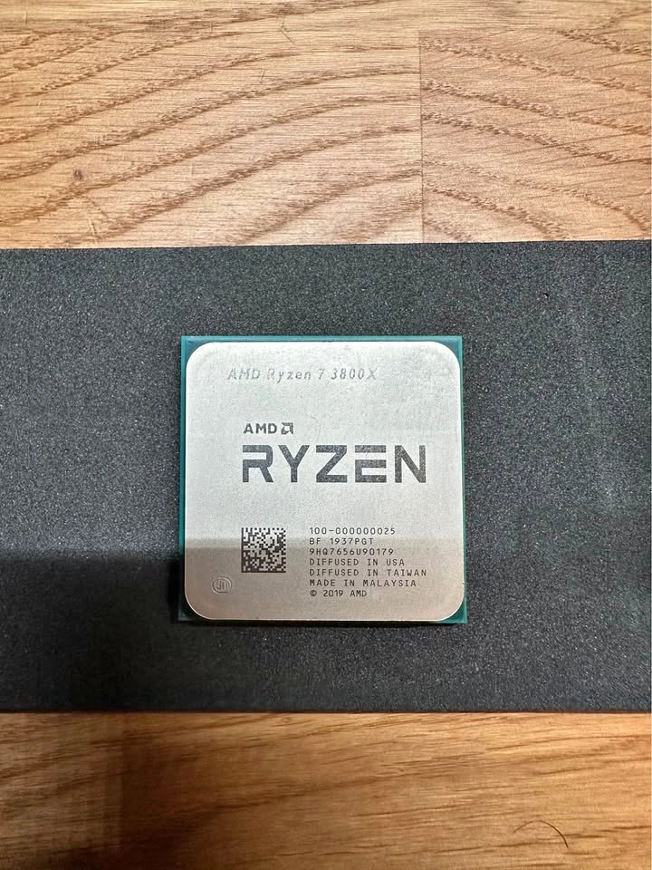 AMD Ryzen 7 3800X – 8 Core / 16 Thread Processor