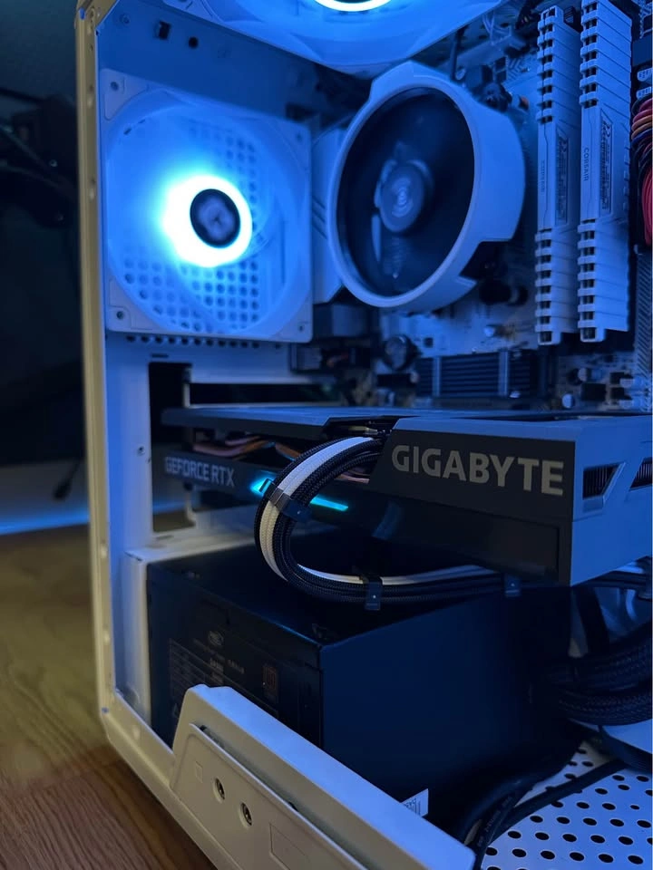 White Gaming PC - RTX 3060 Ti | Ryzen 5 3600 | 16GB RAM - photo 3