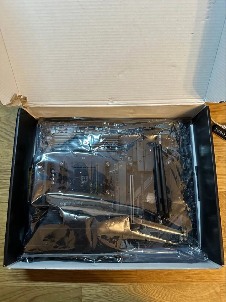 MSI MAG B550 Tomahawk MAX WiFi - AM4 Motherboard - photo 4