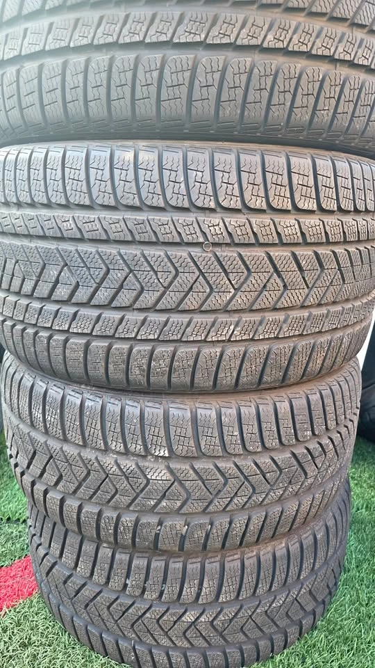 255/35/20 and 305/30/20 Pirelli winter tires, 90% tread