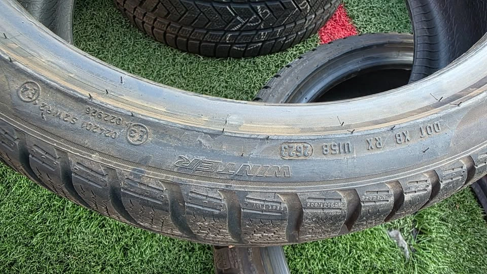 255/35/20 and 305/30/20 Pirelli winter tires, 90% tread - photo 4