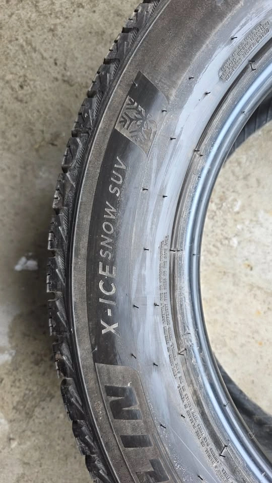 255/55/19 Michelin winter tires 90% tread - photo 3