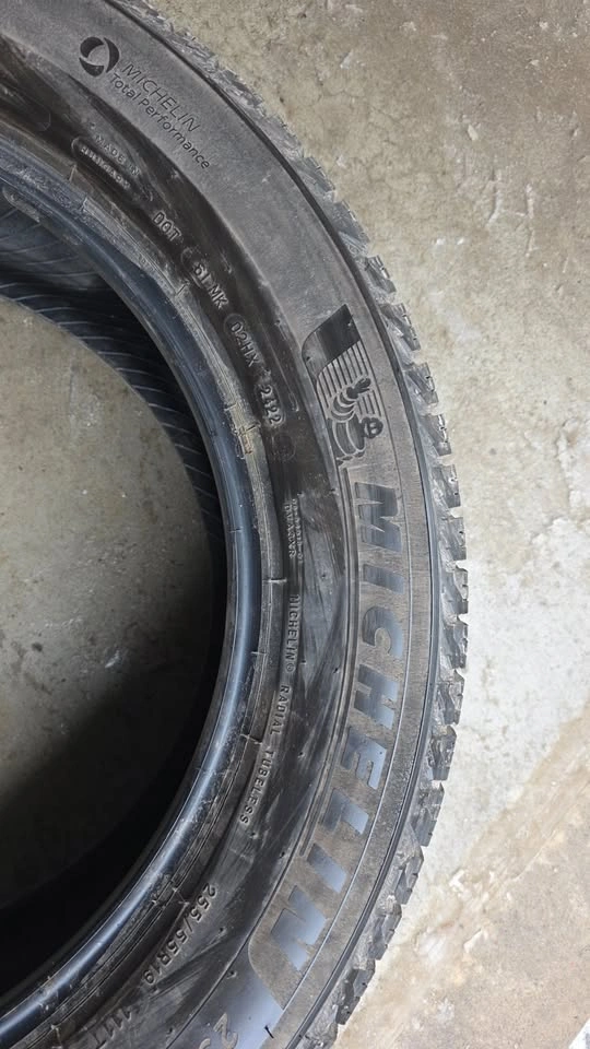 255/55/19 Michelin winter tires 90% tread - photo 4