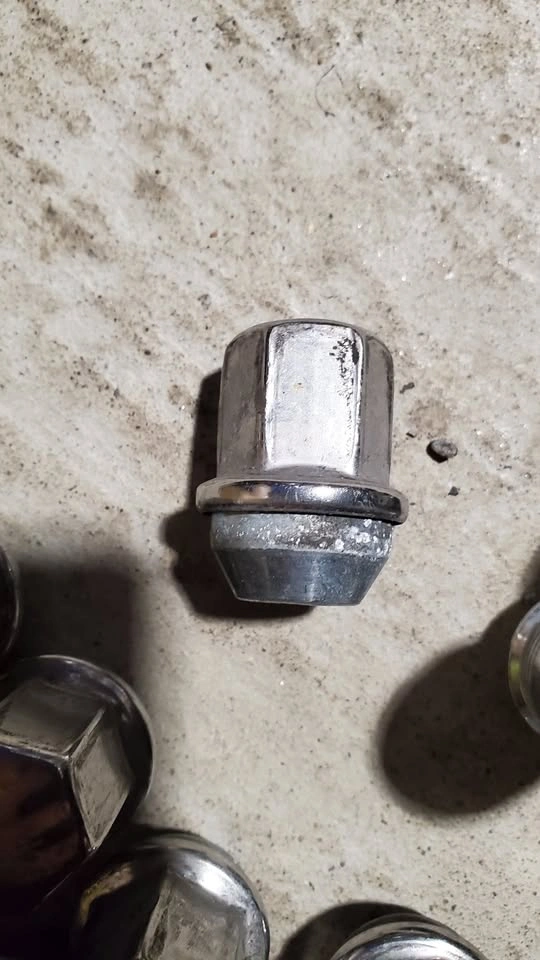 Lug Nuts with wheel lock M14 x 1.5 - photo 2
