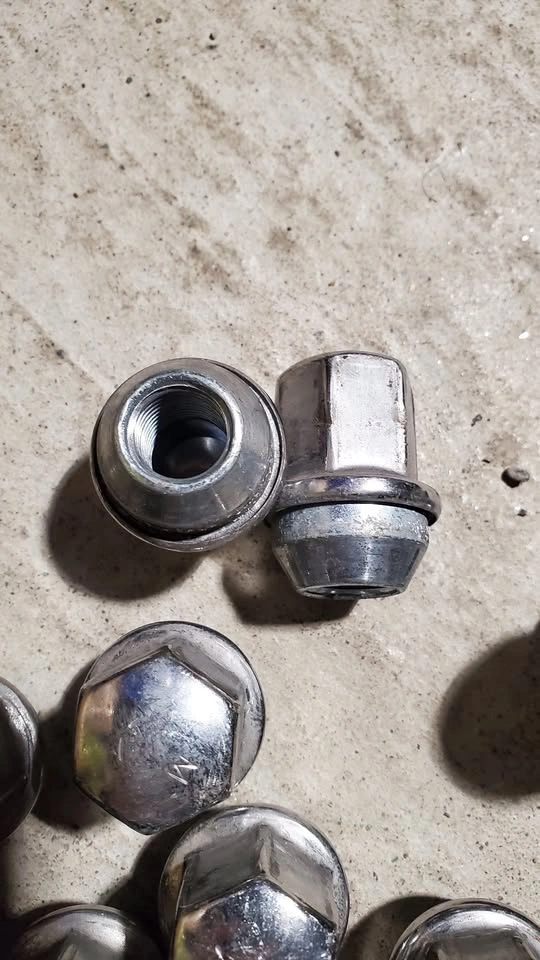 Lug Nuts with wheel lock M14 x 1.5 - photo 3
