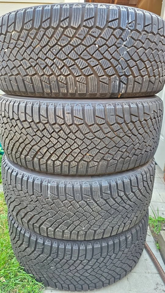 265/45/21 Continental IceContact XTRM 95% tread
