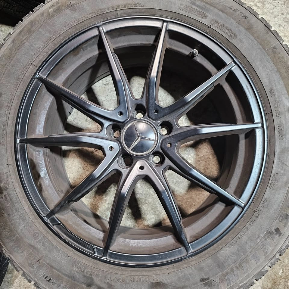 235/60/18 Michelin winter tires 90% tread with black alloy rims - photo 3