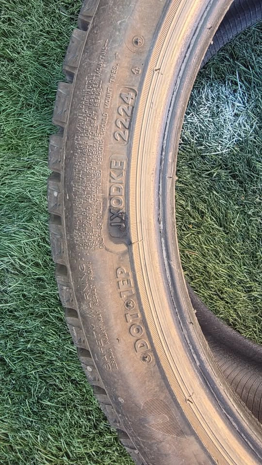 245/40/18 Bridgestone winter tires 90% tread - photo 2