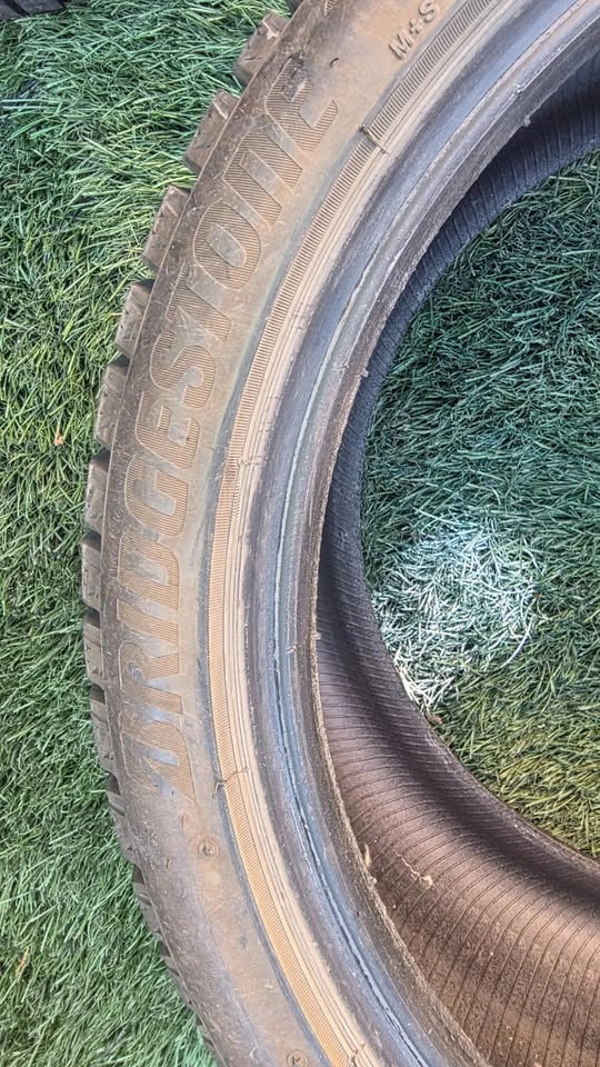 245/40/18 Bridgestone winter tires 90% tread - photo 3