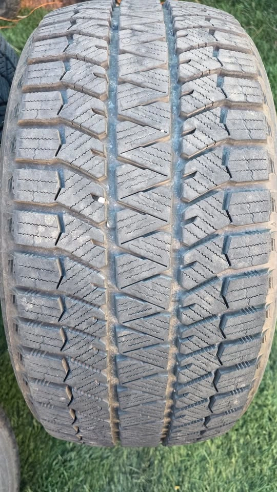 245/40/18 Bridgestone winter tires 90% tread - photo 5