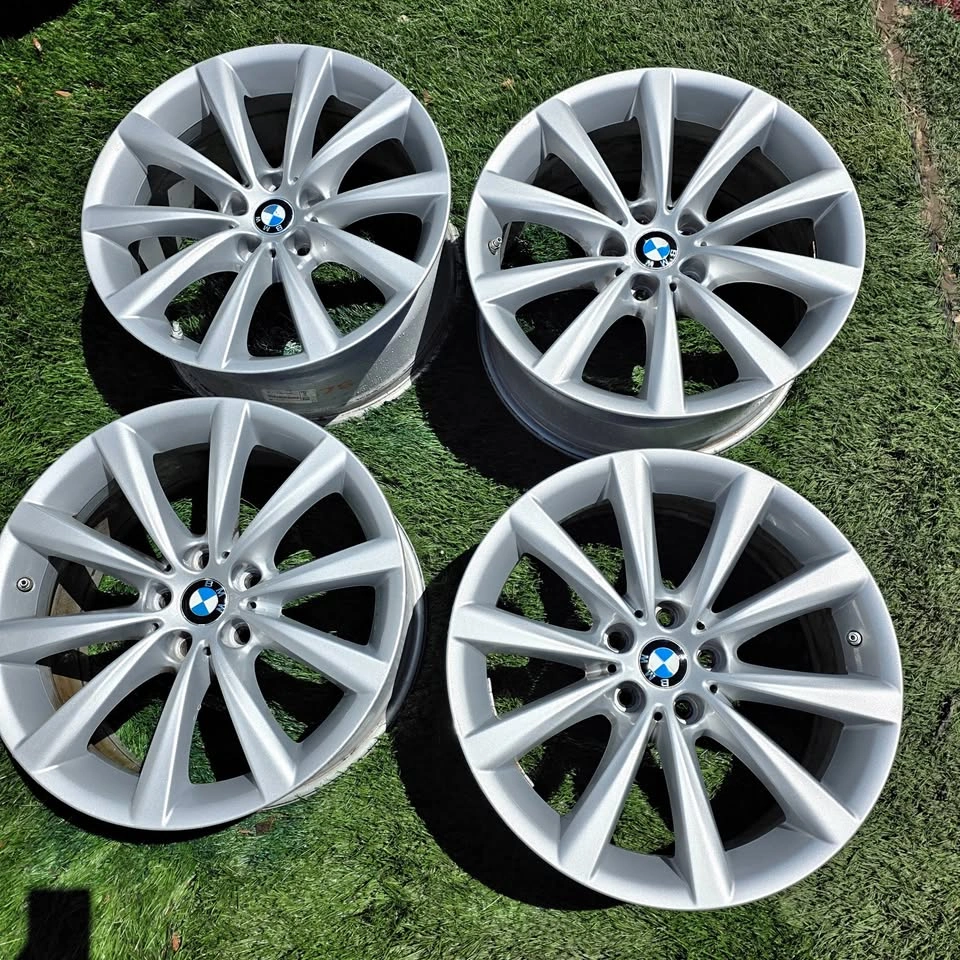 18 inch BMW OEM alloy rims with TPMS sensors like new 5x112