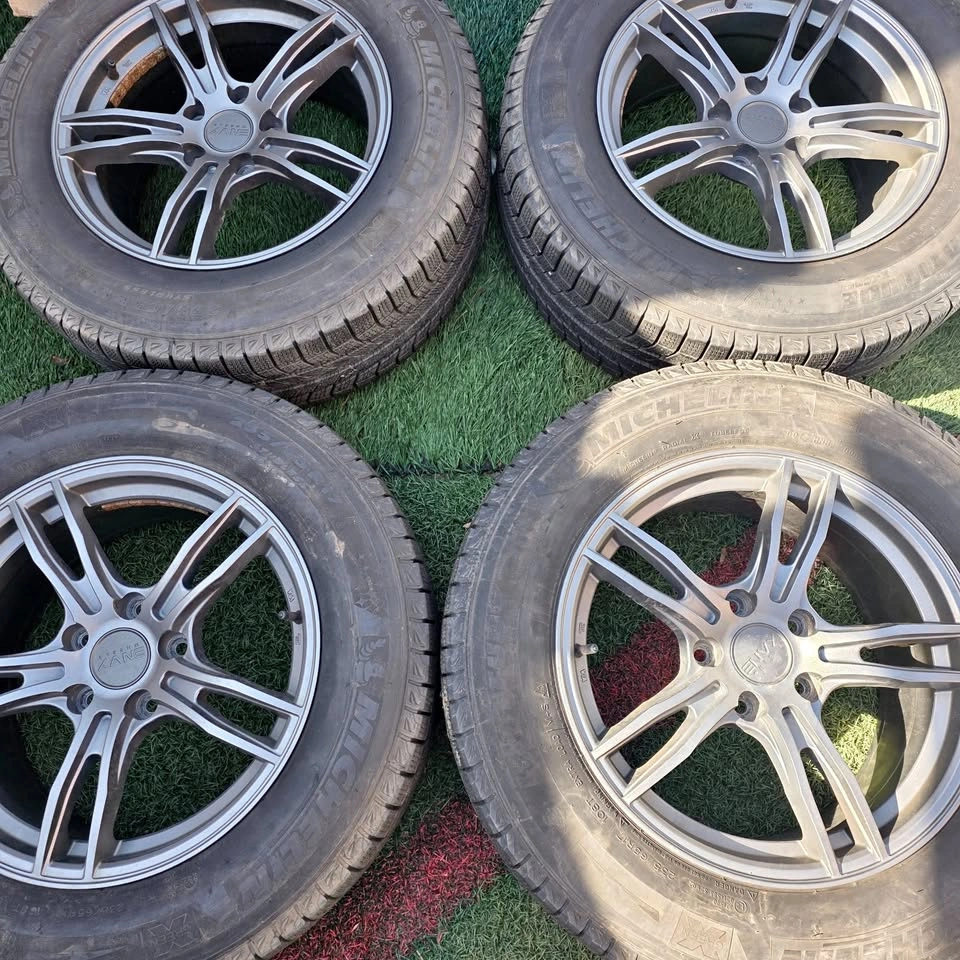 235/65/17 Michelin winter tires with Envy alloy 5x120