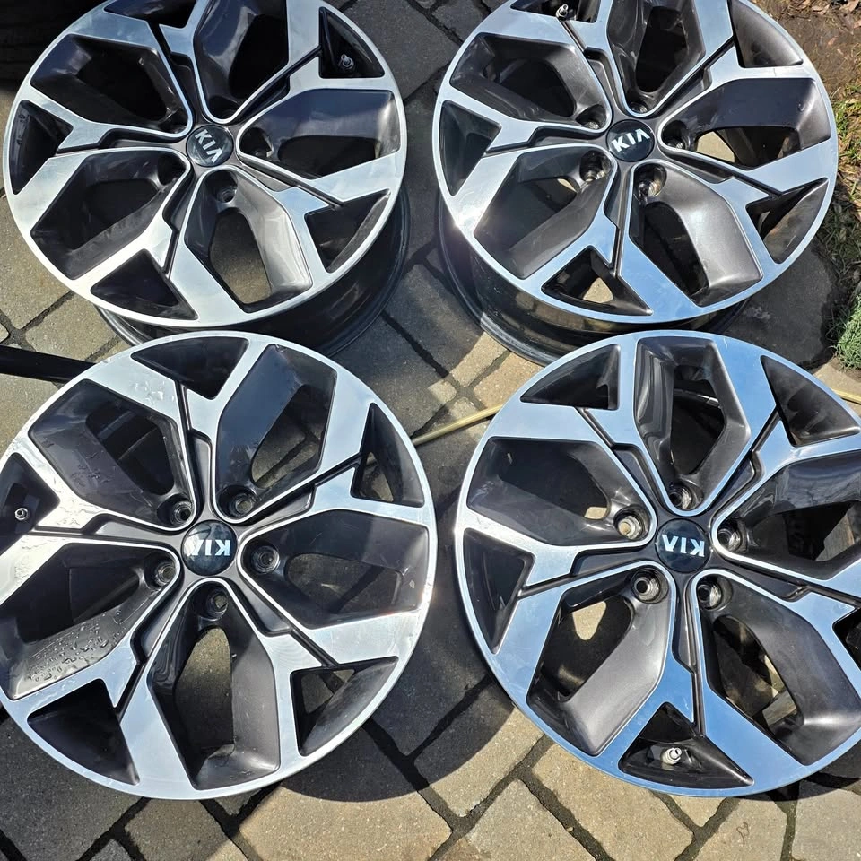 18 inch Kia OEM alloy rims 5x114.3 With TPMS sensors
