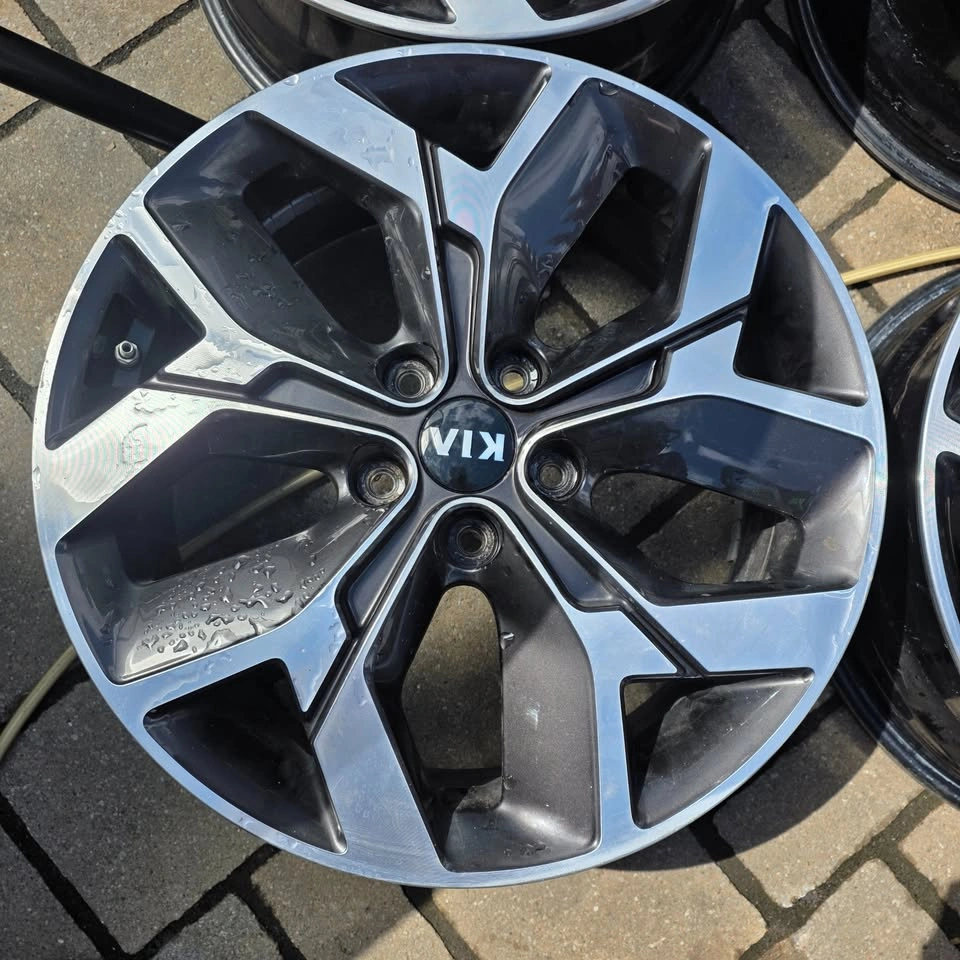 18 inch Kia OEM alloy rims 5x114.3 With TPMS sensors - photo 2