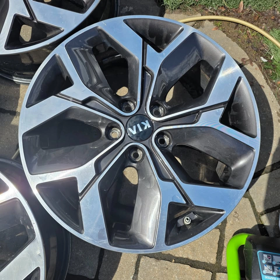 18 inch Kia OEM alloy rims 5x114.3 With TPMS sensors - photo 3