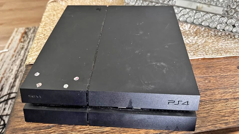 Ps4 + 2 controllers