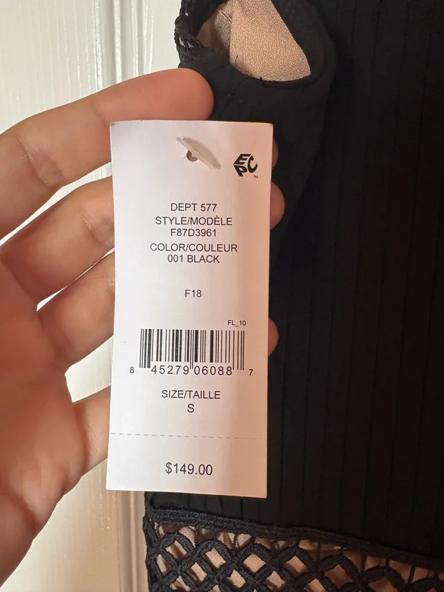 Black Dress / Small image indicator(7)