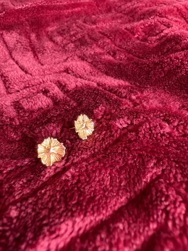 14K SOLID gold little wildflower earrings image indicator(3)