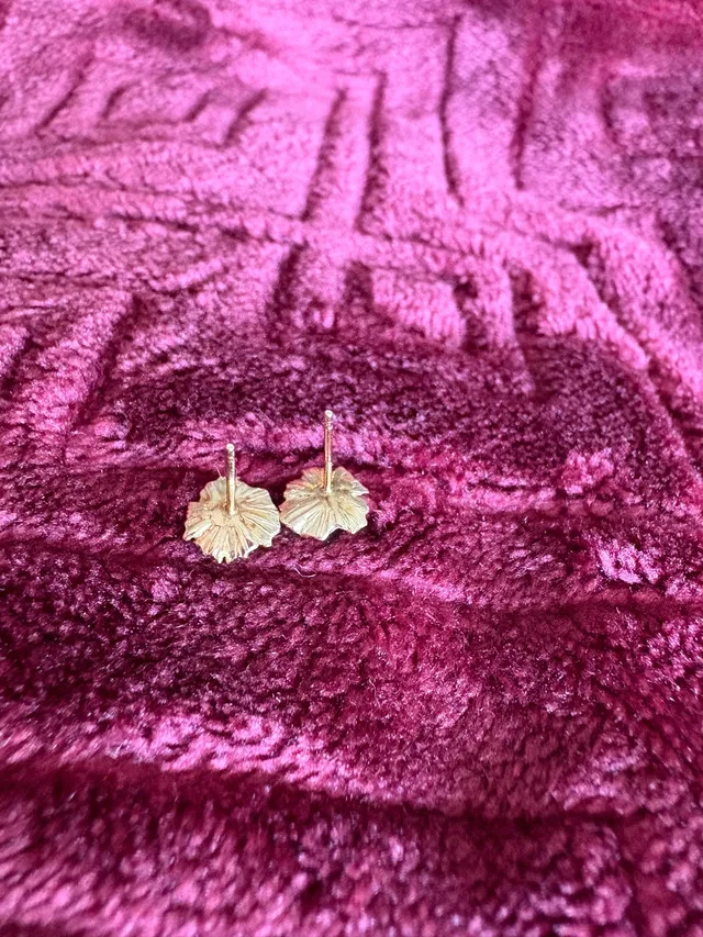 14K SOLID gold little wildflower earrings image indicator(10)