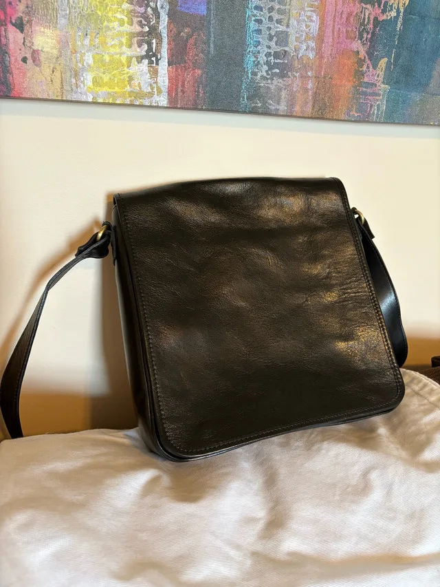 Genuine Italian Leather / unisex black Satchel image indicator(4)