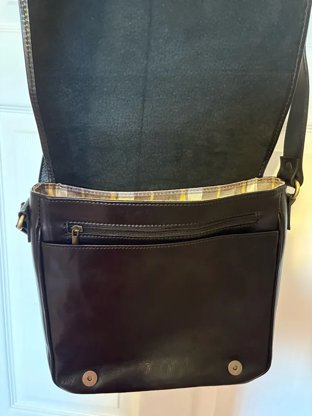 Genuine Italian Leather / unisex black Satchel image indicator(5)