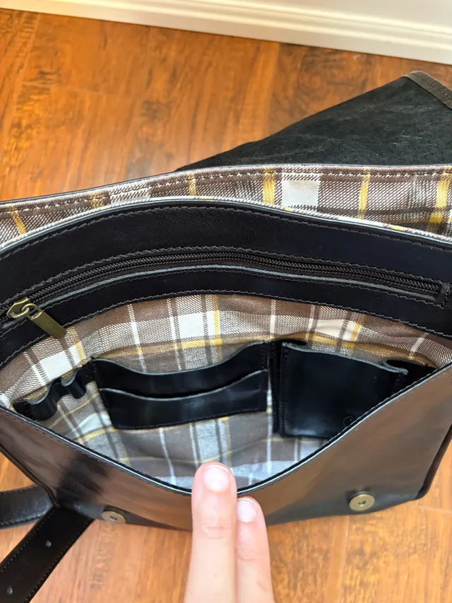 Genuine Italian Leather / unisex black Satchel image indicator(7)