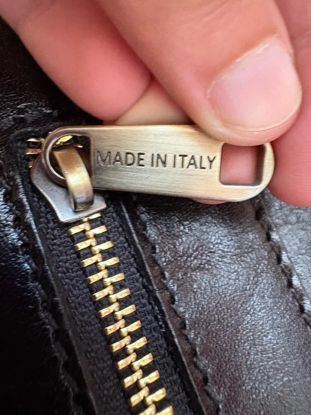 Genuine Italian Leather / unisex black Satchel image indicator(10)