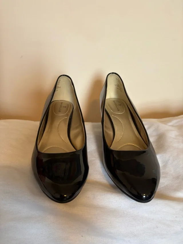 Black Heels size 8 - Never worn